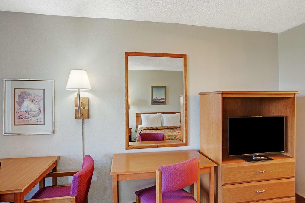 Americas Best Value Inn Reno Exterior foto